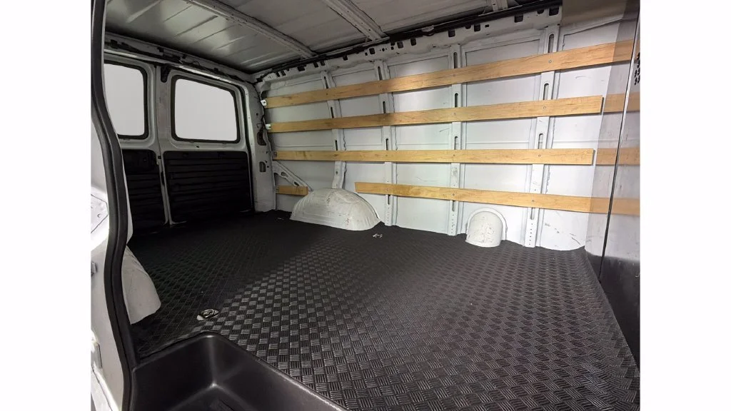 Used 2025 Summit White Chevrolet WT image 30