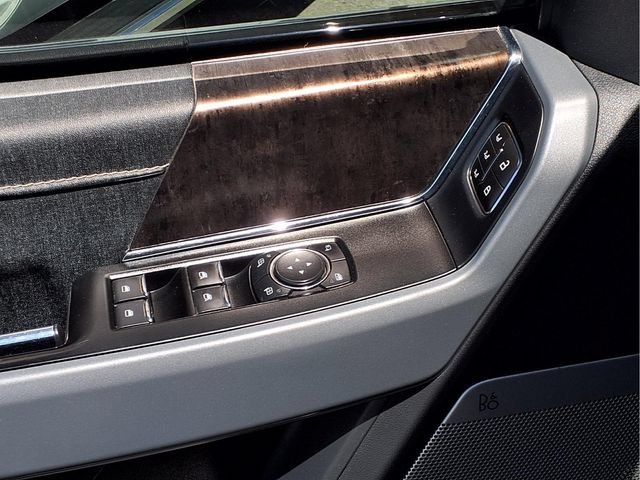 Used 2023  Ford XL image 21