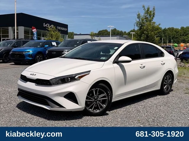 Used 2022 White Kia LXS image 2