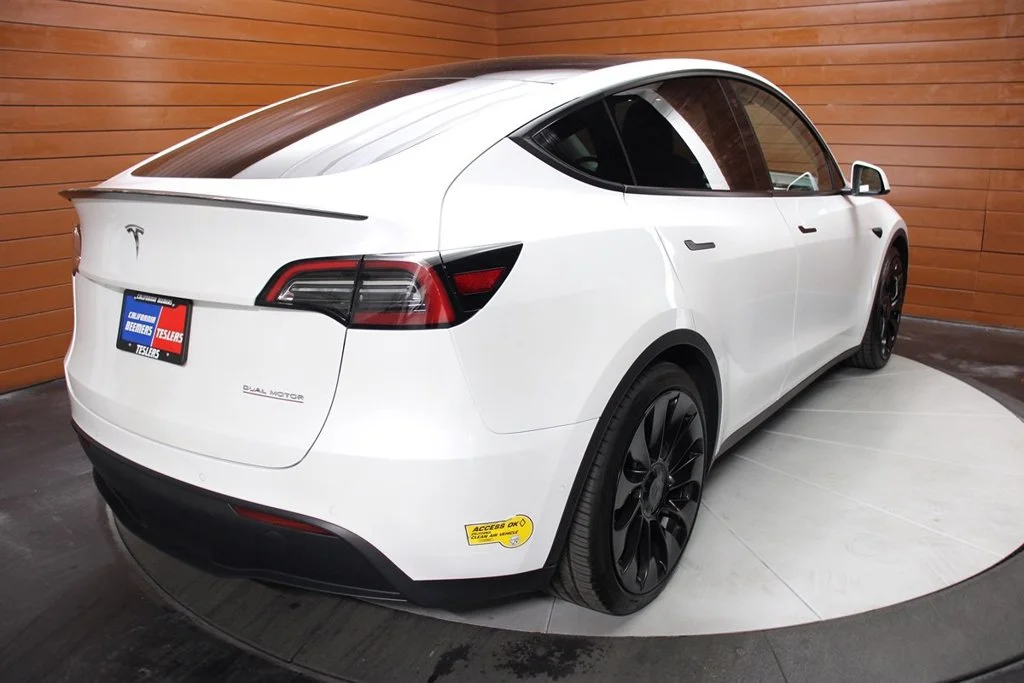 Used 2022 Pearl White Multi-Coat Tesla Performance image 5