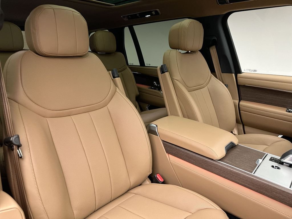 New 2026 Belgravia Green Land Rover SE image 6