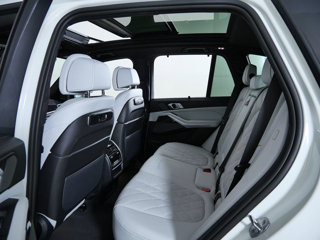 New 2026 Alpine White BMW xDrive40i image 28