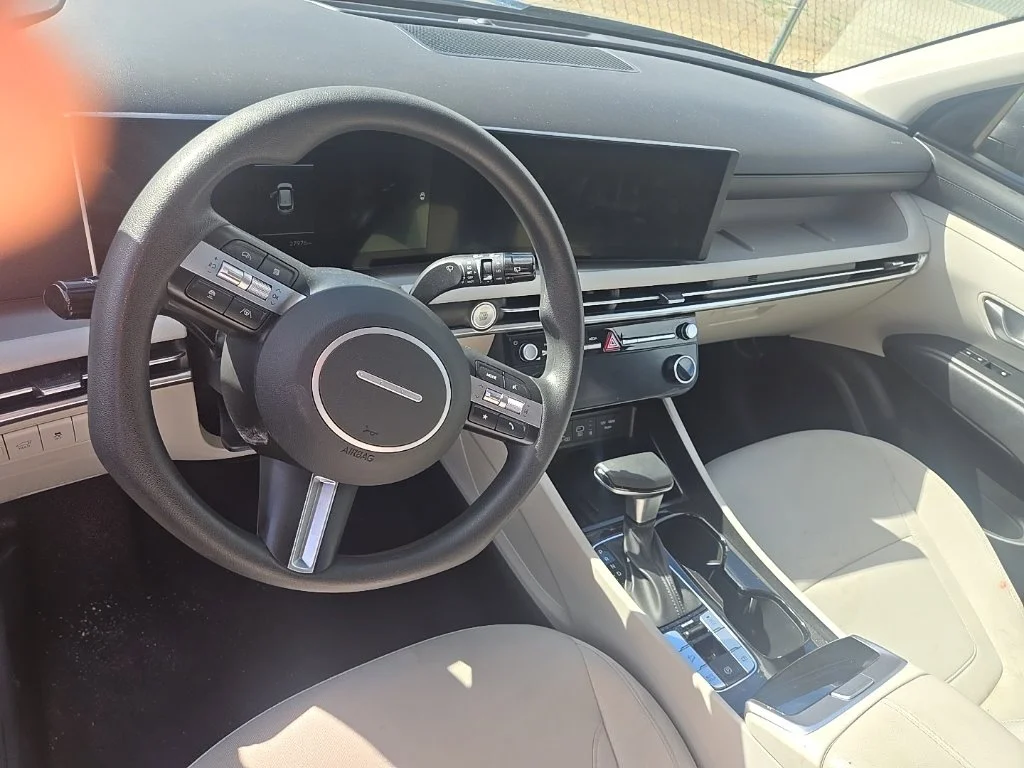 Used 2025 Black Hyundai SEL image 8