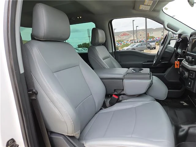 Used 2023 Oxford White Ford XL 4x4 SuperCrew Cab 5.5 ft. box 145 in. WB image 8
