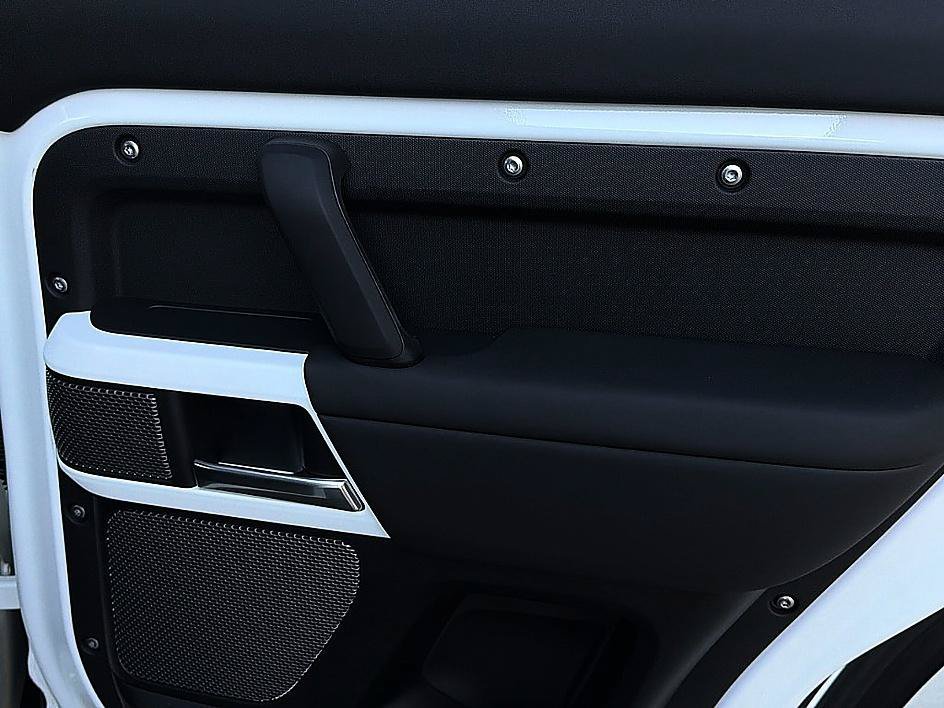 Used 2024 Fuji White Land Rover S image 26