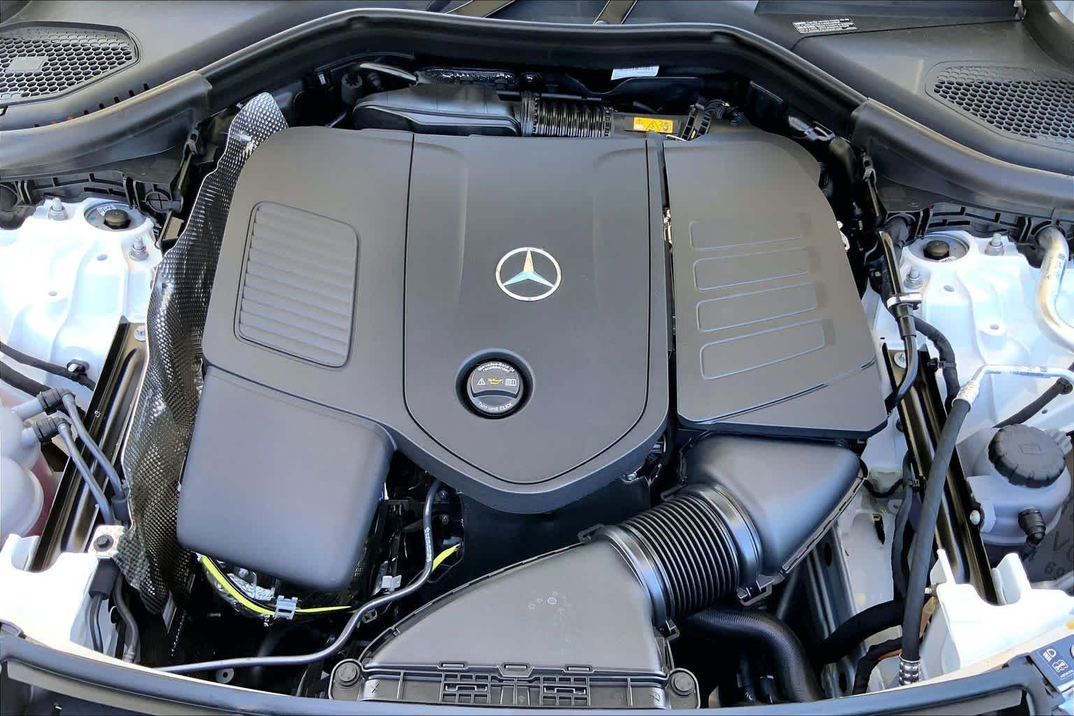 New 2026 Polar White Mercedes-Benz GLC 300 image 17