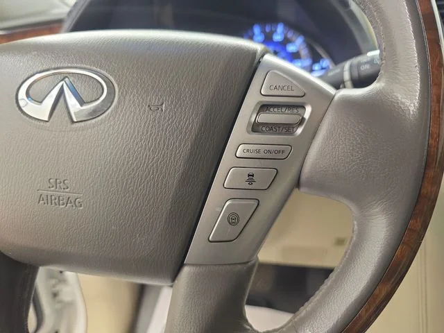 Used 2017 White INFINITI Base image 40
