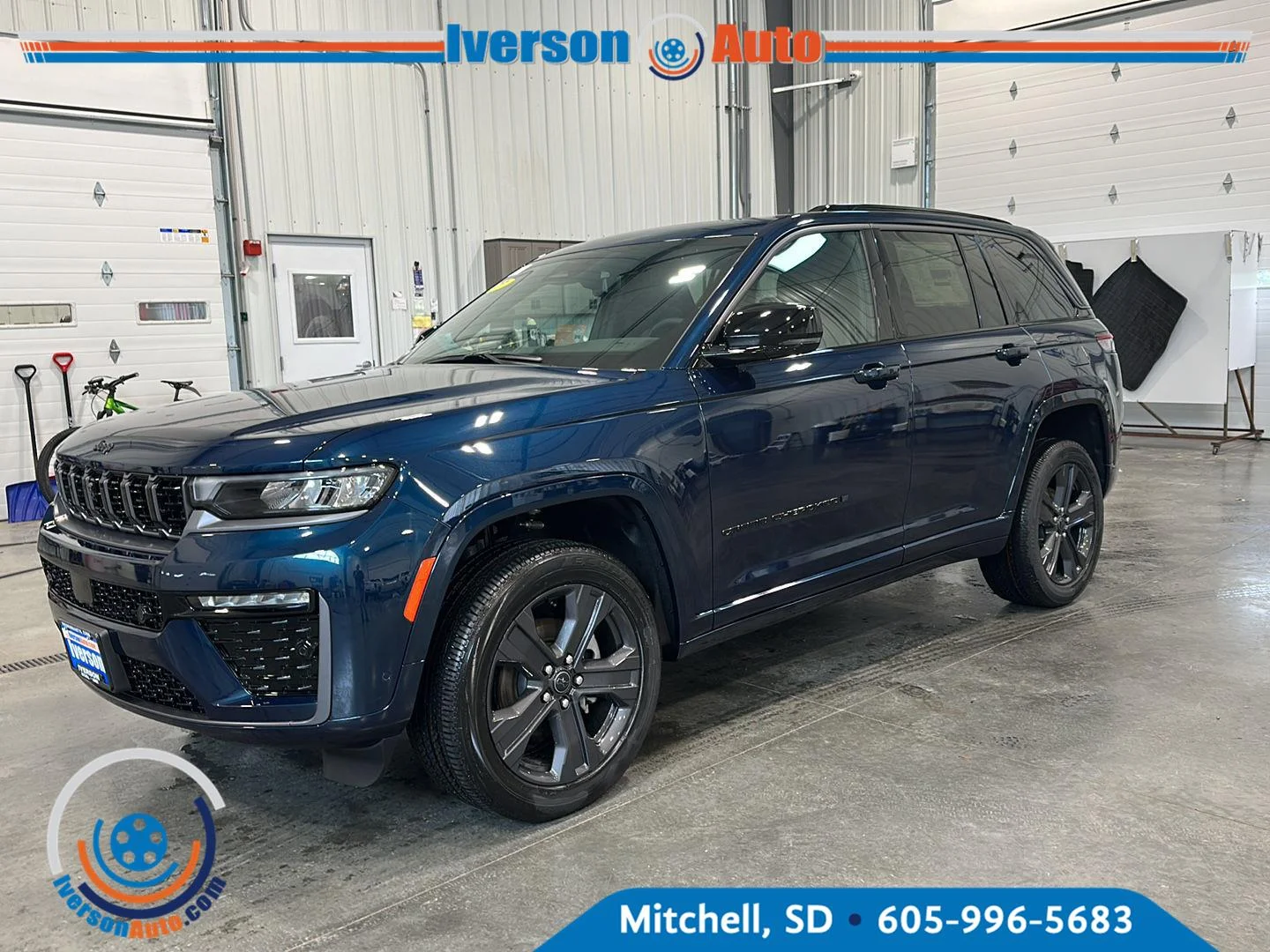 New 2027 Fathom Blue Pearl-Coat Paint Jeep Limited Reserve image 3