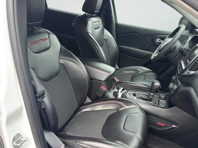 Used 2022 White Jeep Trailhawk image 26