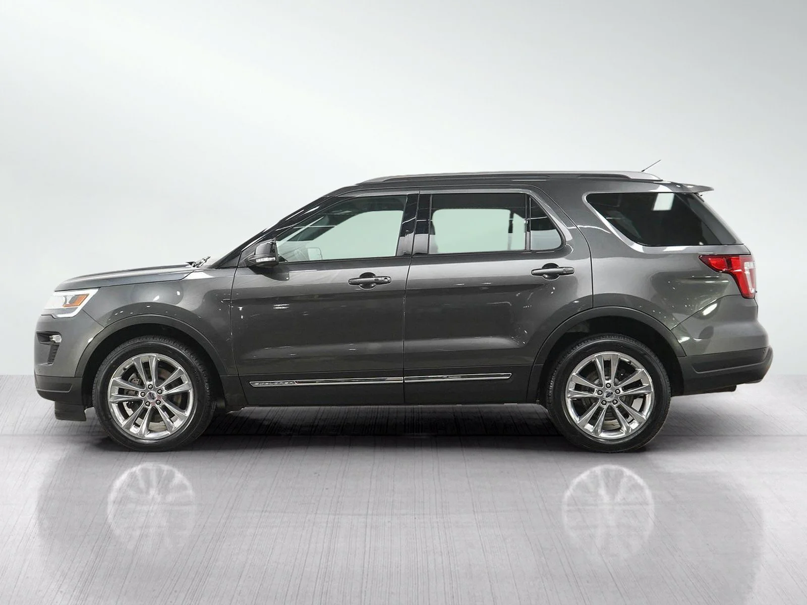 Used 2018 Ford Explorer XLT with VIN 1FM5K8D80JGC00203 for sale in Wayzata, Minnesota