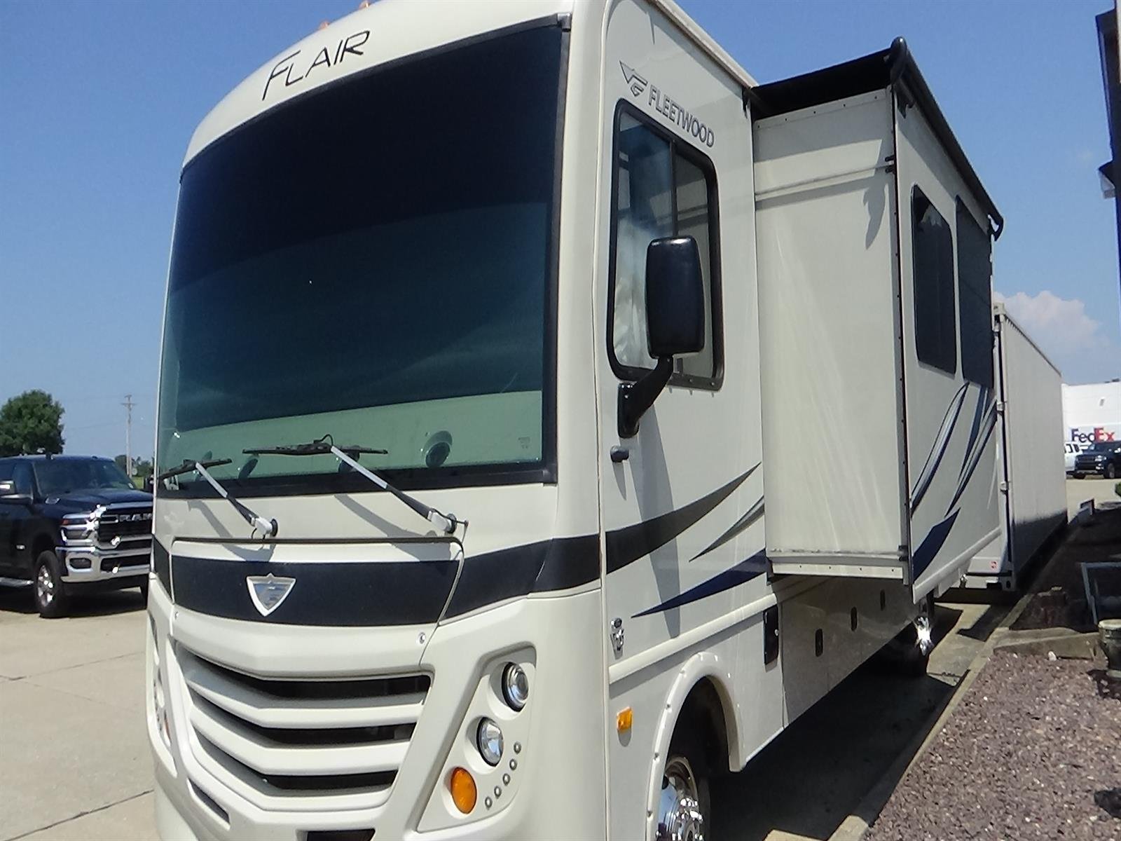 Used 2016 Tan Ford Fleetwood Flair image 25