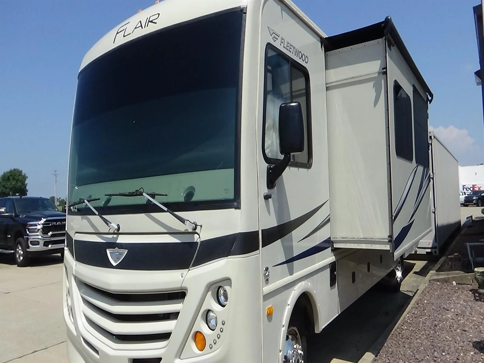 Used 2016 Tan Ford Fleetwood Flair image 25