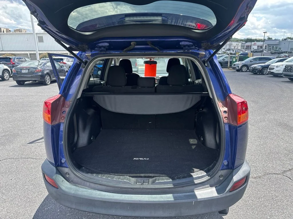 Used 2015 Blue Toyota XLE image 11