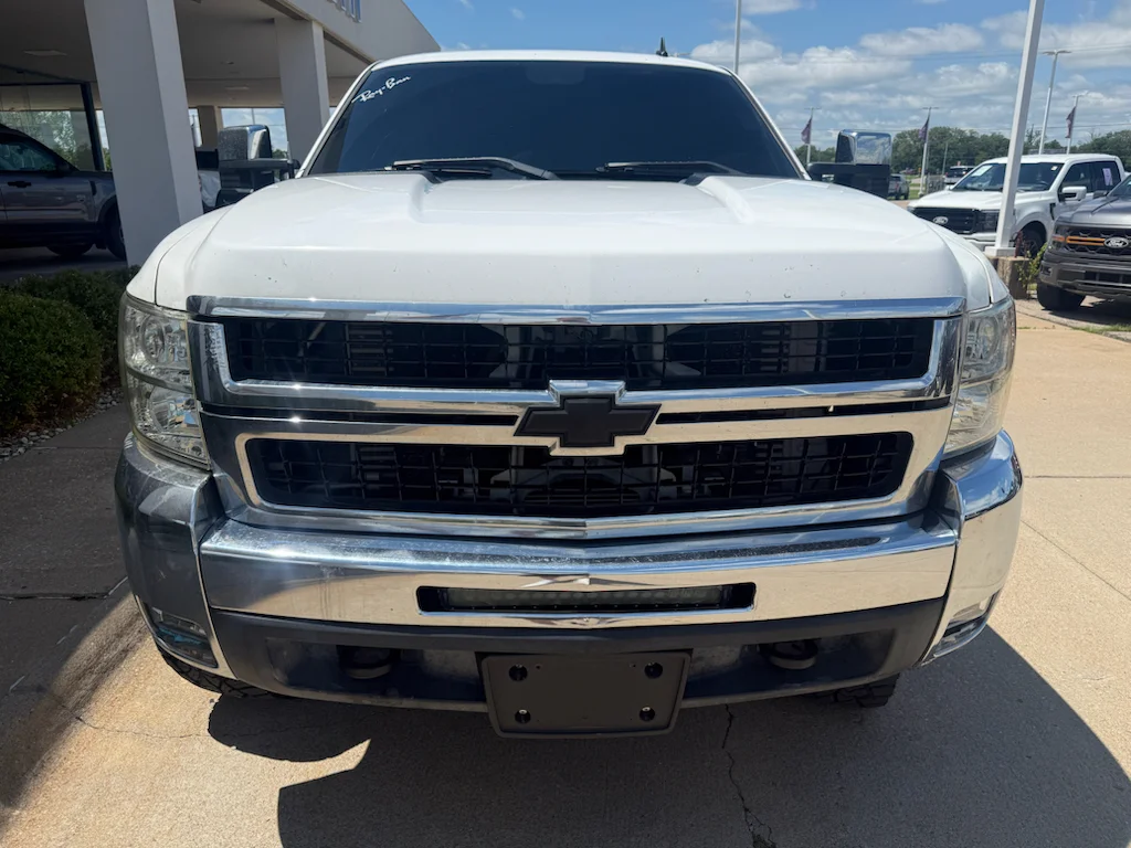 Used 2007 White Chevrolet  image 10