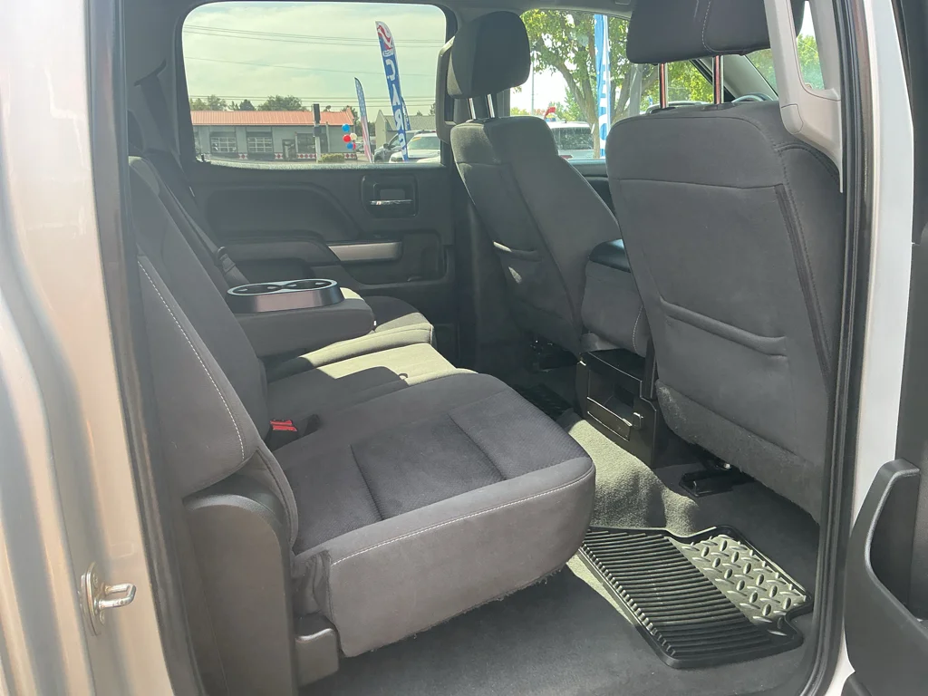 Used 2018 Silver Ice Metallic Chevrolet LT image 16