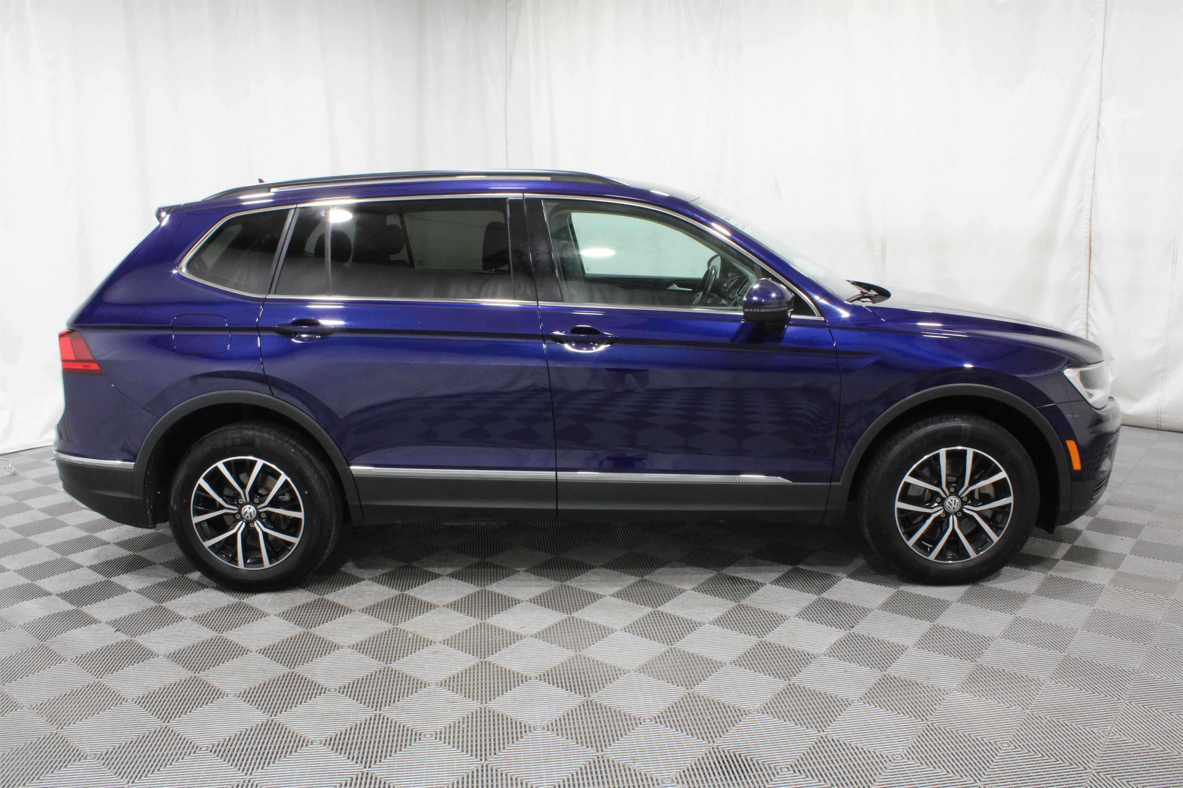 Used 2021 Atlantic Blue Metallic Volkswagen SE image 29