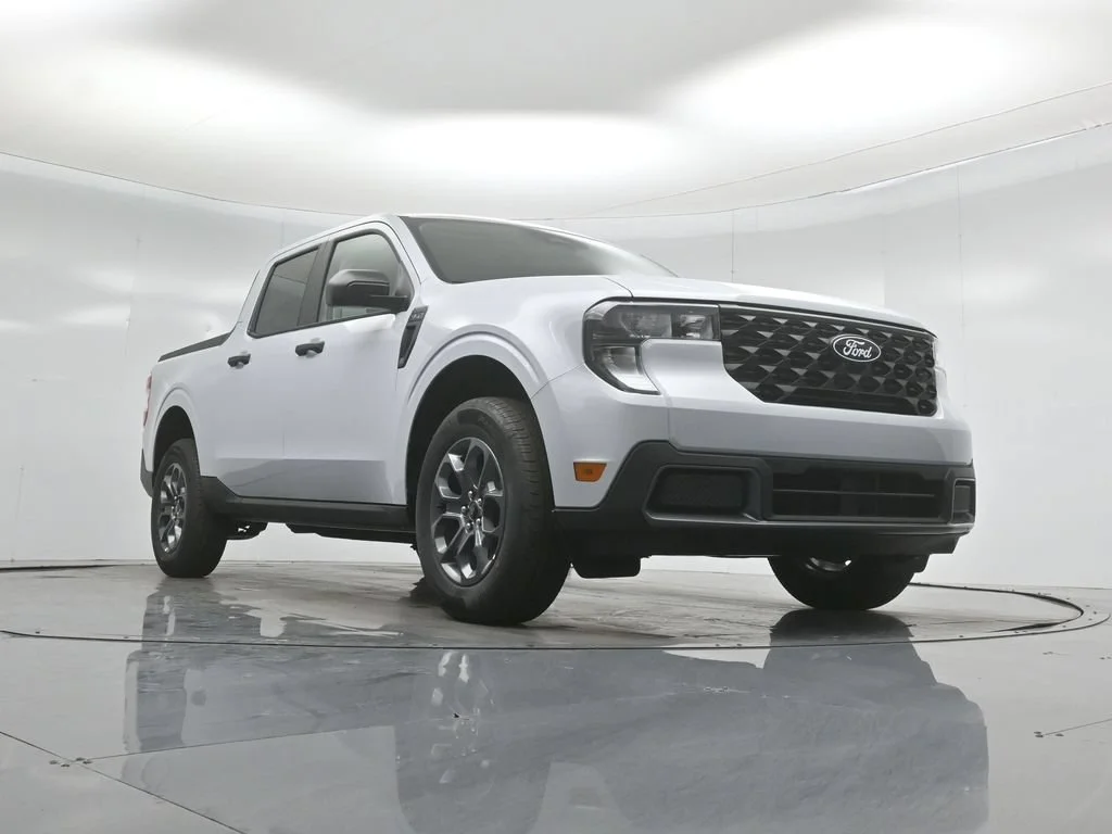 New 2026 Space White Metallic Ford XLT image 39