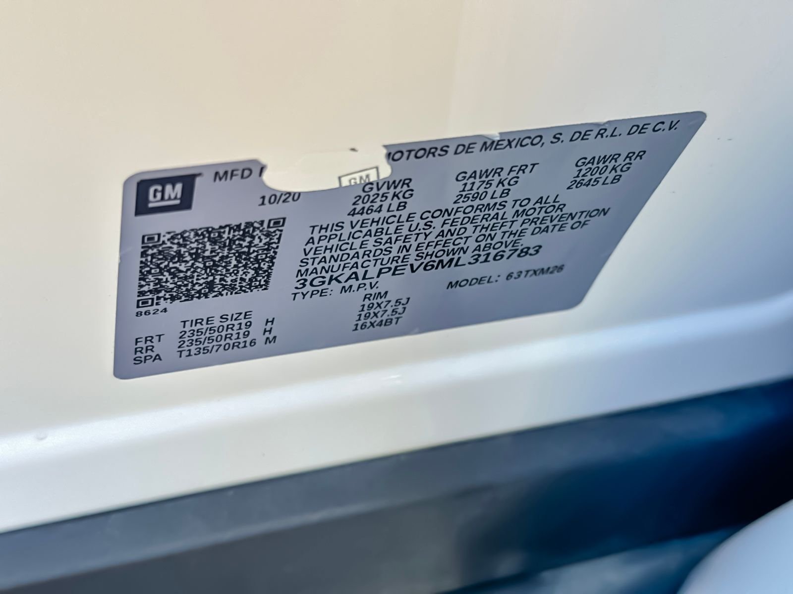 Used 2021 White GMC SLT image 28