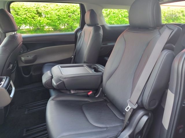 Used 2025 Red Kia LXS image 27