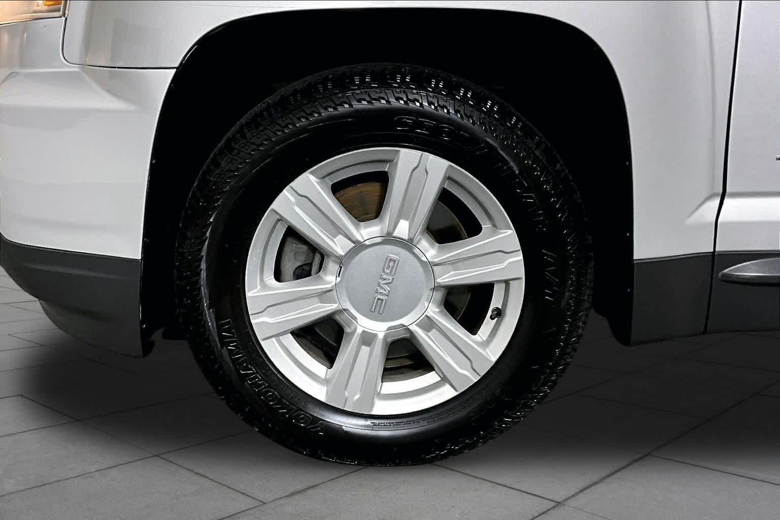 Used 2016 Quicksilver Metallic GMC SLE image 11