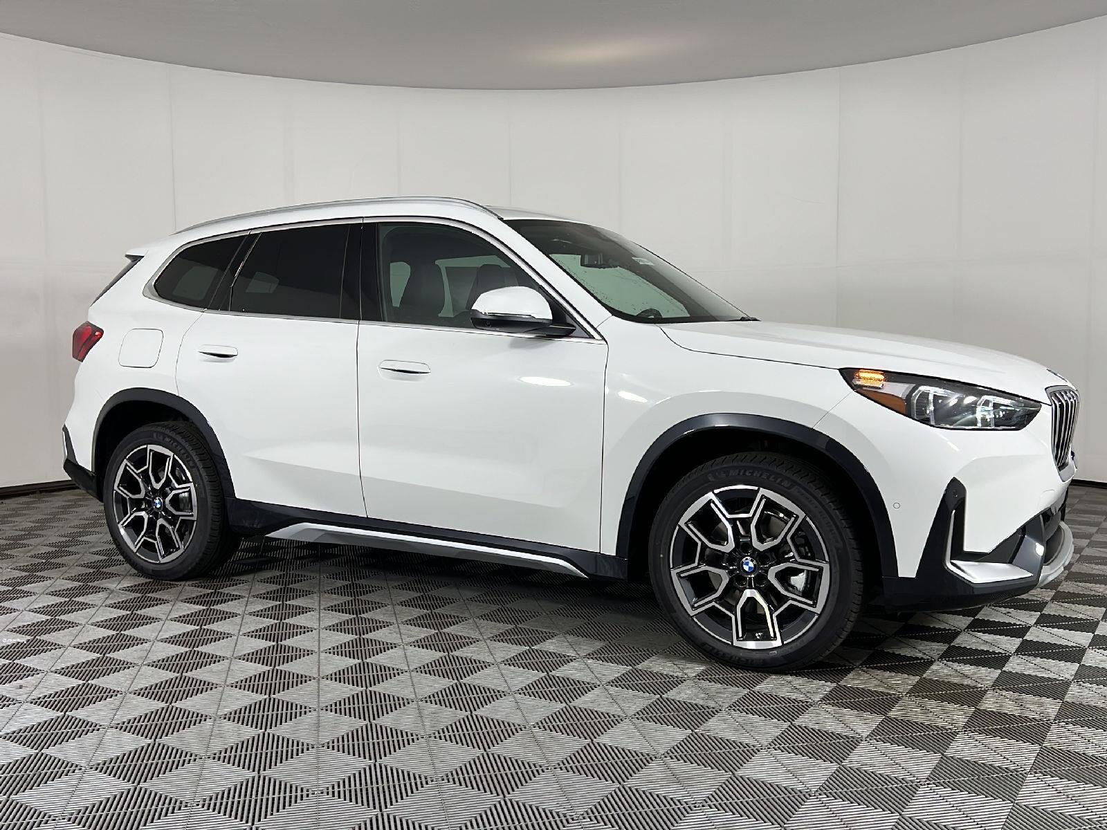 New 2027 Alpine White BMW xDrive28i image 2