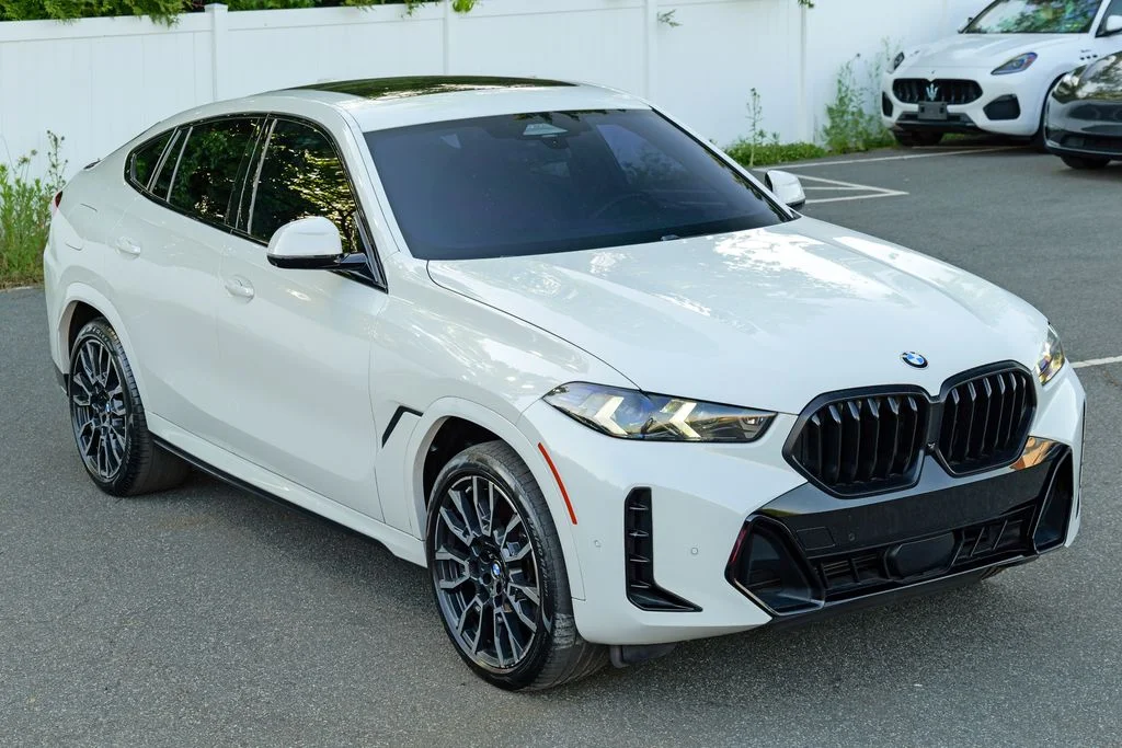 Used 2024 Alpine White BMW xDrive40i image 9