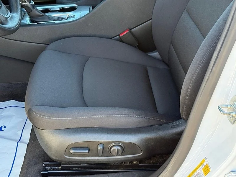 Used 2024 WHITE Chevrolet 4dr Sdn 1LT image 18
