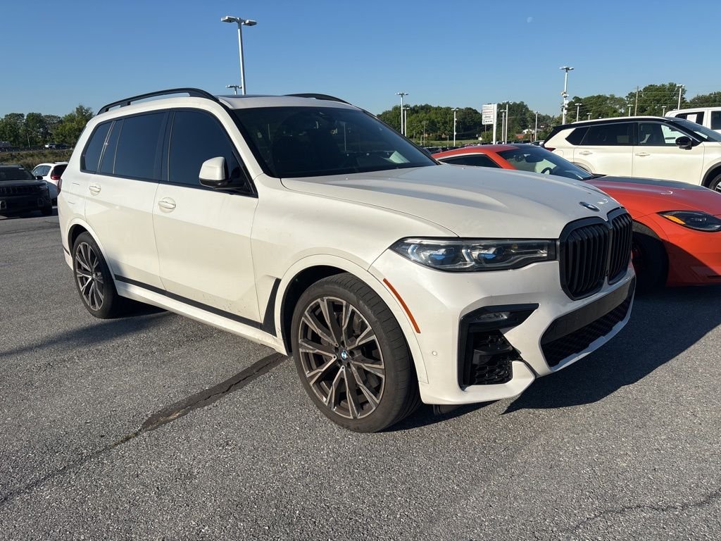 2021 BMW X7 M50i's photo