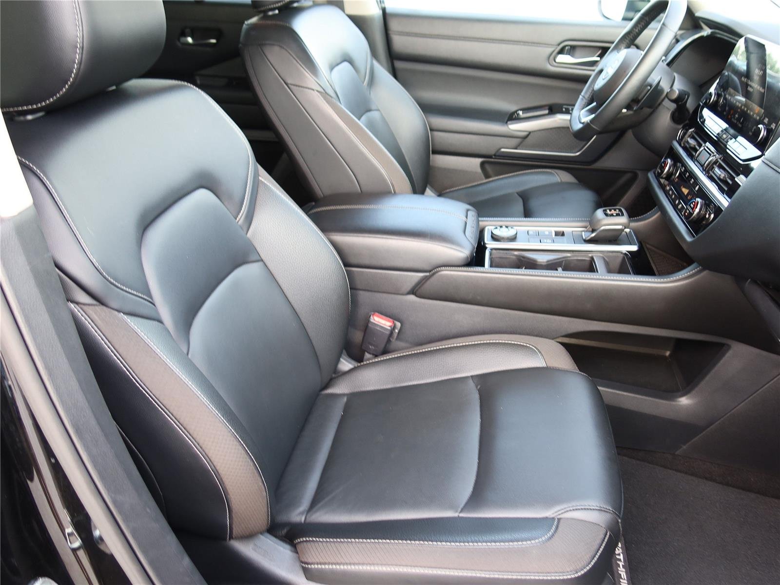 Used 2023 Super Black Nissan SL image 7