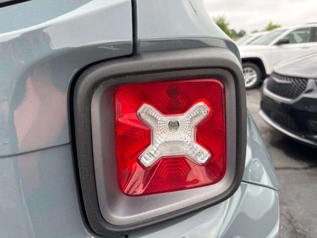 Used 2017 Gray Jeep Trailhawk image 38