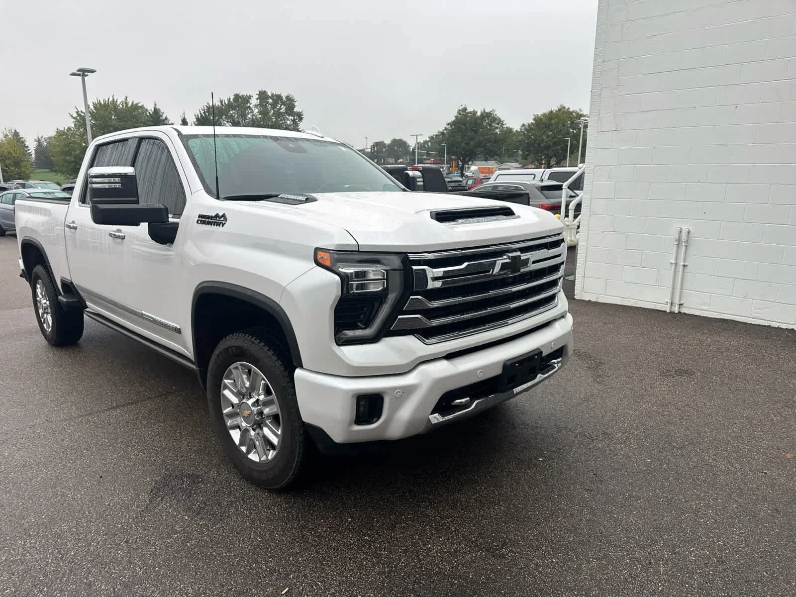 Used 2024 Iridescent Pearl Tricoat Chevrolet High Country image 5