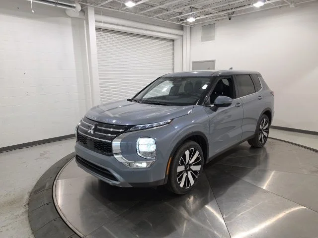 New 2026 Moonstone Gray Metallic Mitsubishi SE S-AWC image 1