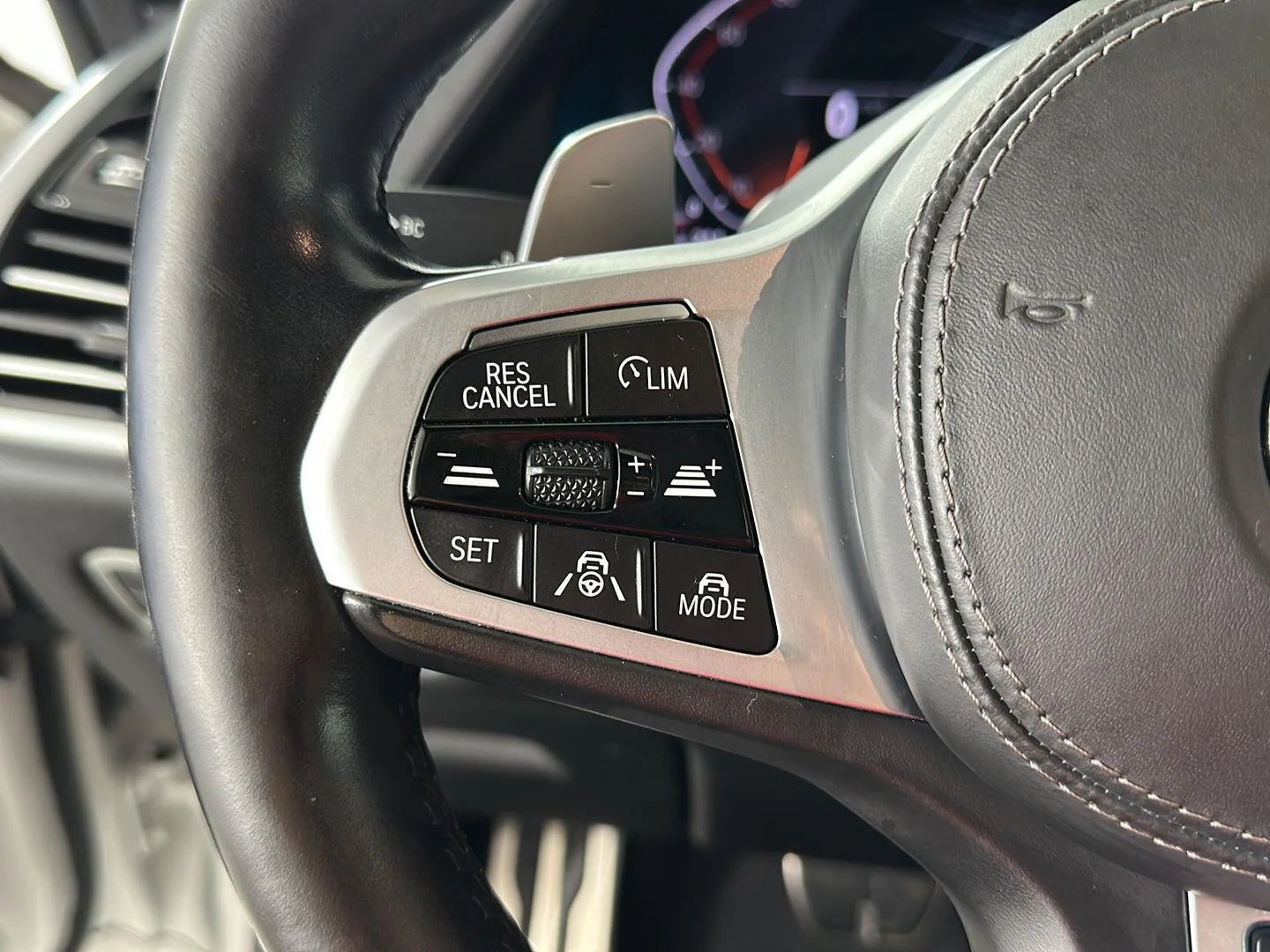 Used 2022 Mineral White Metallic BMW xDrive40i image 25