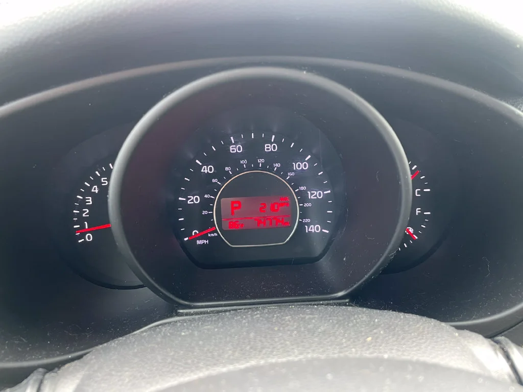 Used 2018 White Kia Base image 14