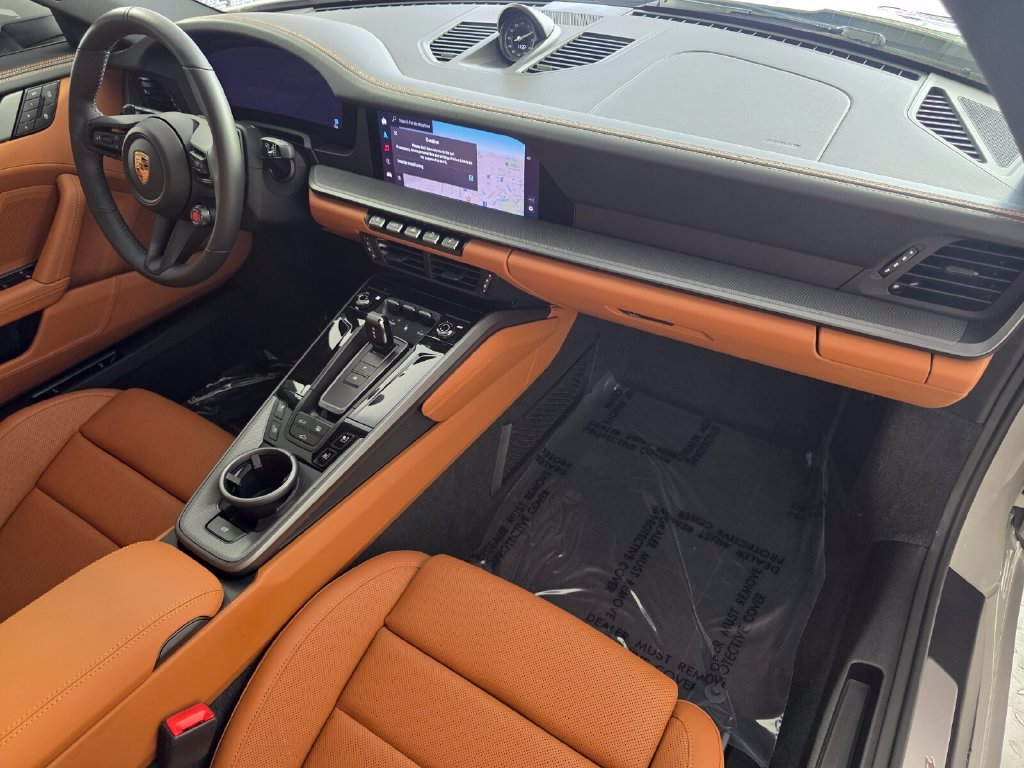 Used 2025  Porsche  image 31