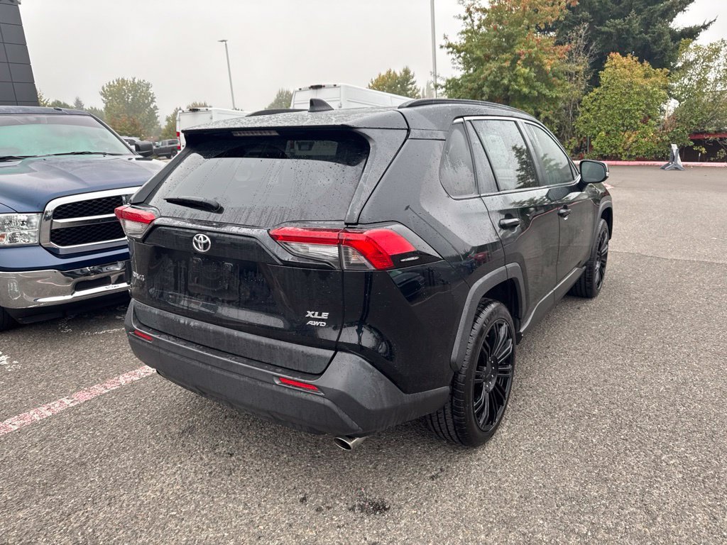 Used 2019 Midnight Black Metallic Toyota XLE Premium image 8