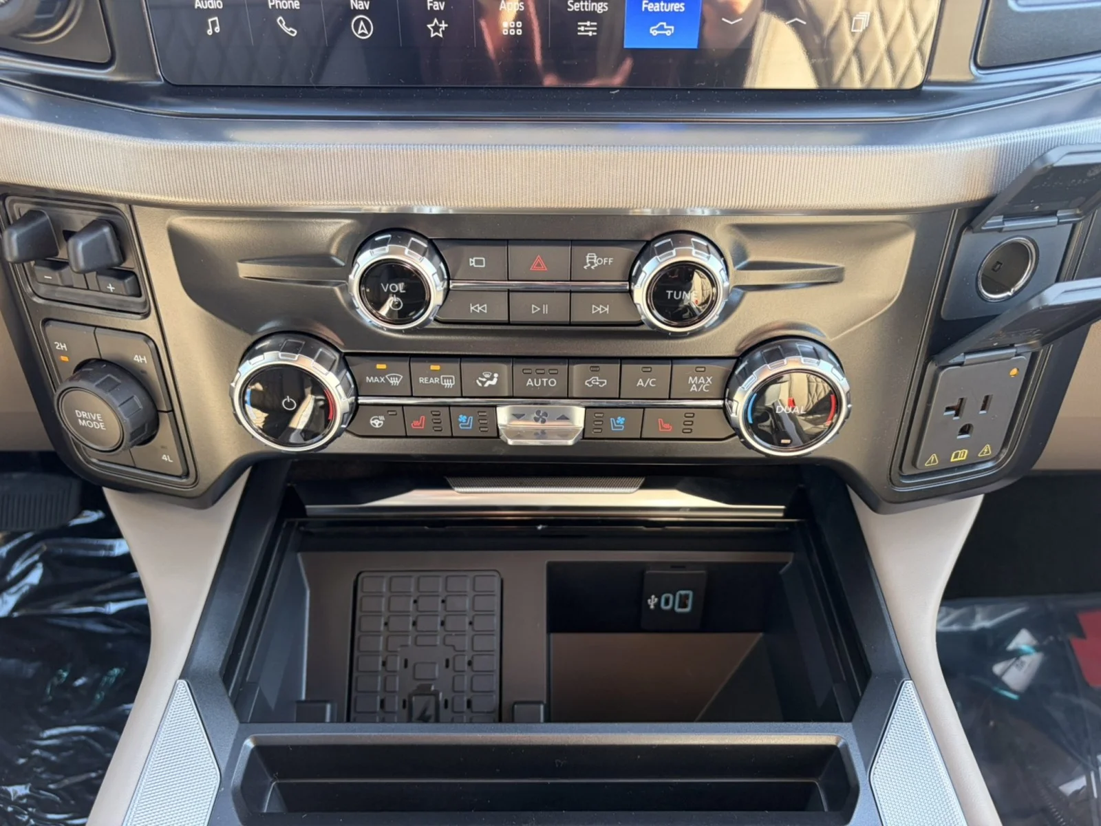 New 2027 Agate Black Metallic Ford F-350® Platinum® image 22