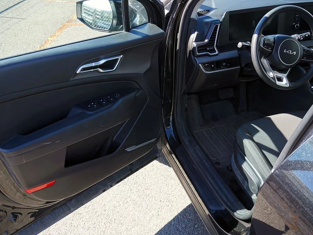 2023 Kia Sportage LX - Photo 16