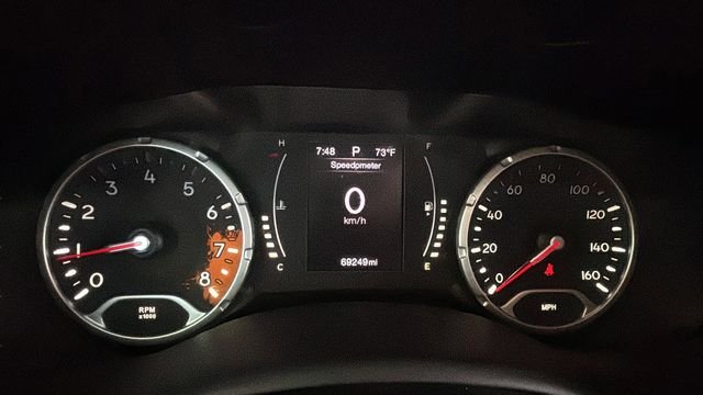 Used 2015 Silver Jeep Latitude image 12