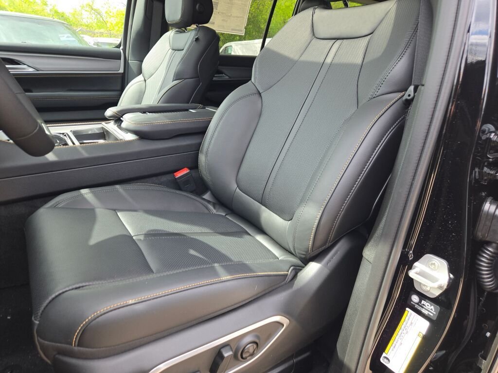 New 2026 High Gloss Black Exterior Paint Jeep  image 24