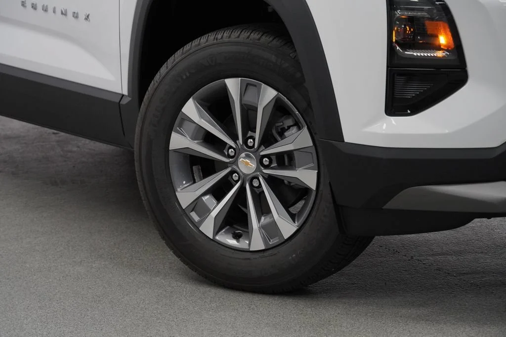 New 2027 Summit White Chevrolet LT image 9