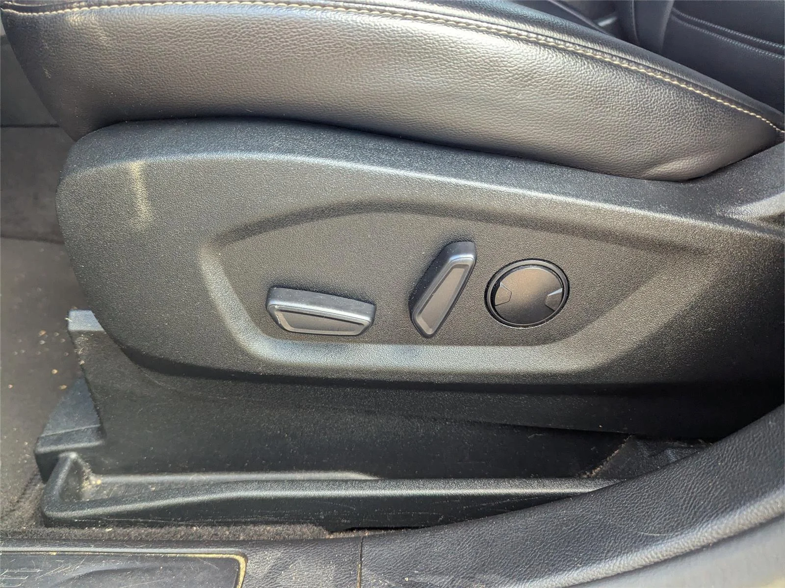 Used 2022 Agate Black Ford SEL image 13