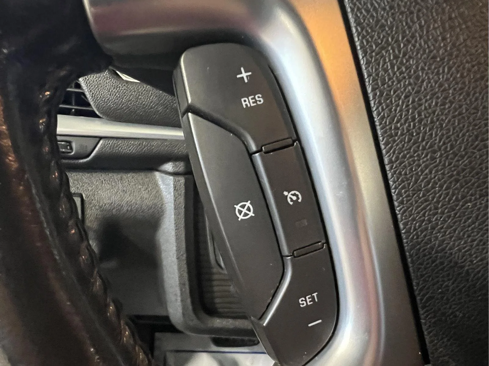 Used 2014 Black Granite Metallic Chevrolet LT image 25