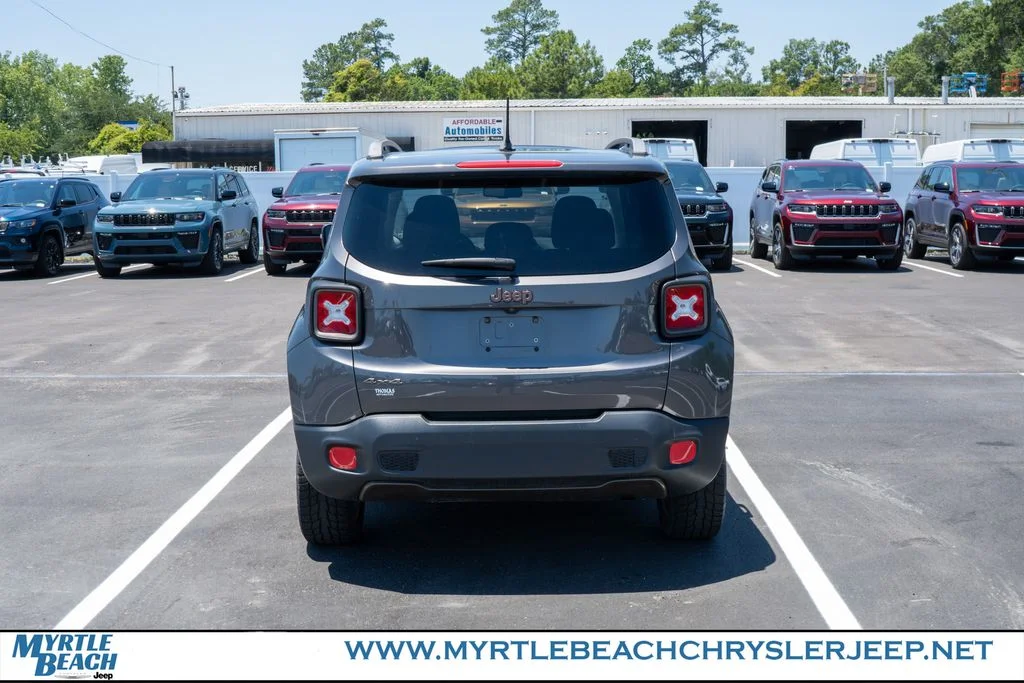 Used 2016 Granite Crystal Metallic Clearcoat Jeep Latitude image 5
