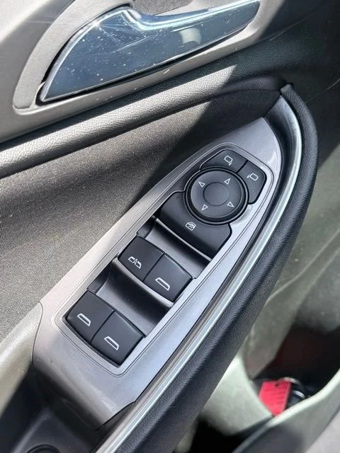 Used 2022 White Chevrolet LT image 19