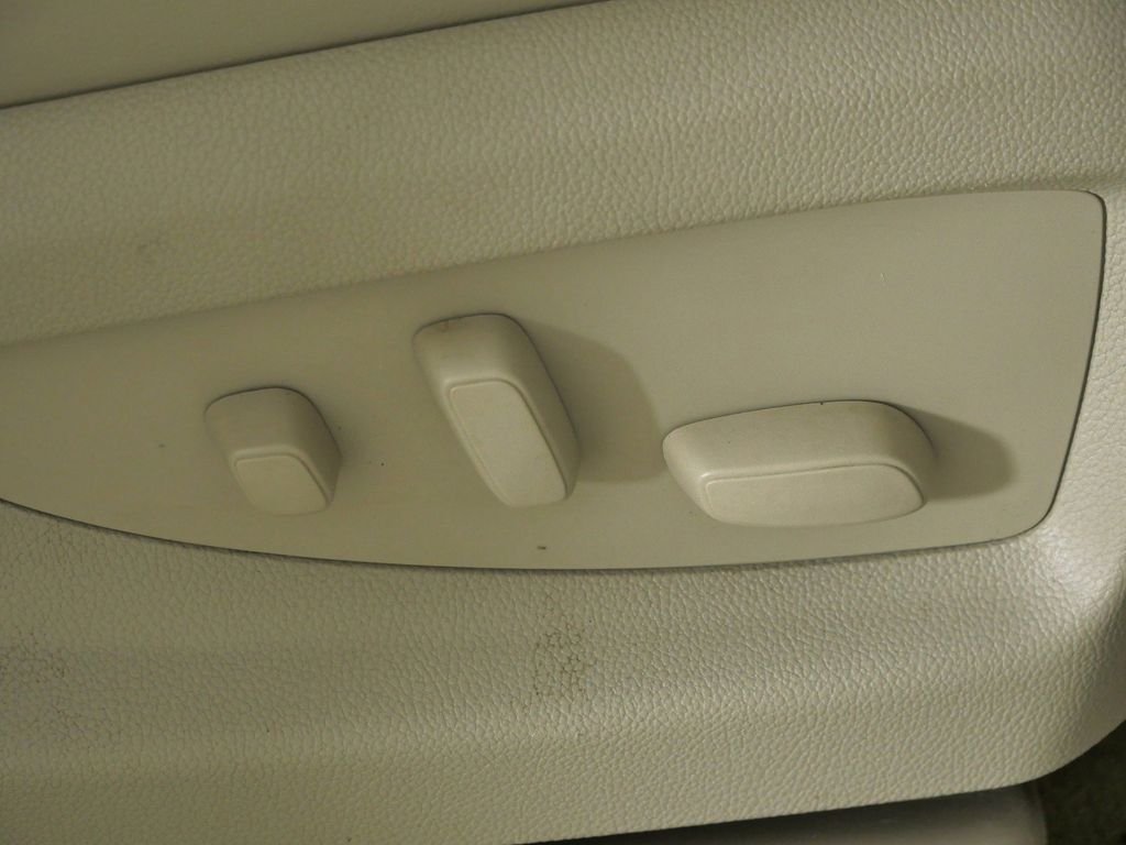 Used 2018 White GMC Denali image 23