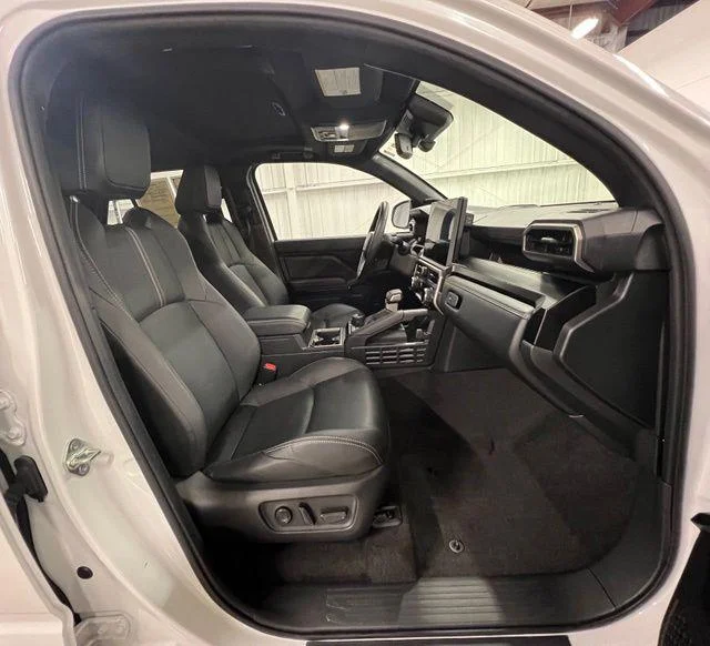 Used 2025 WIND CHILL PEARL Toyota  image 18