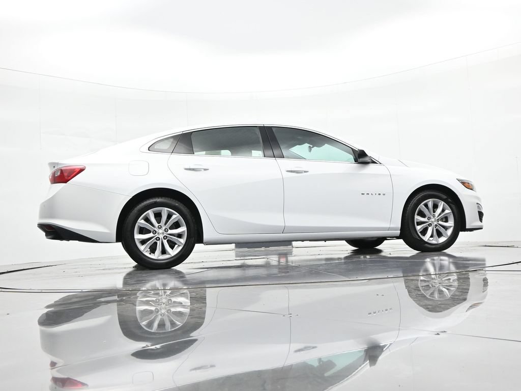 Used 2025 White Chevrolet LT image 22