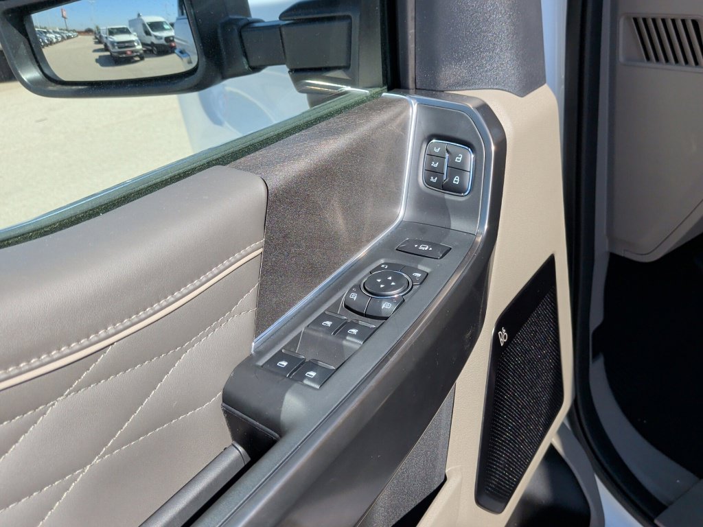 New 2027 Star White Metallic Tri-Coat Ford F-250® Platinum® image 12