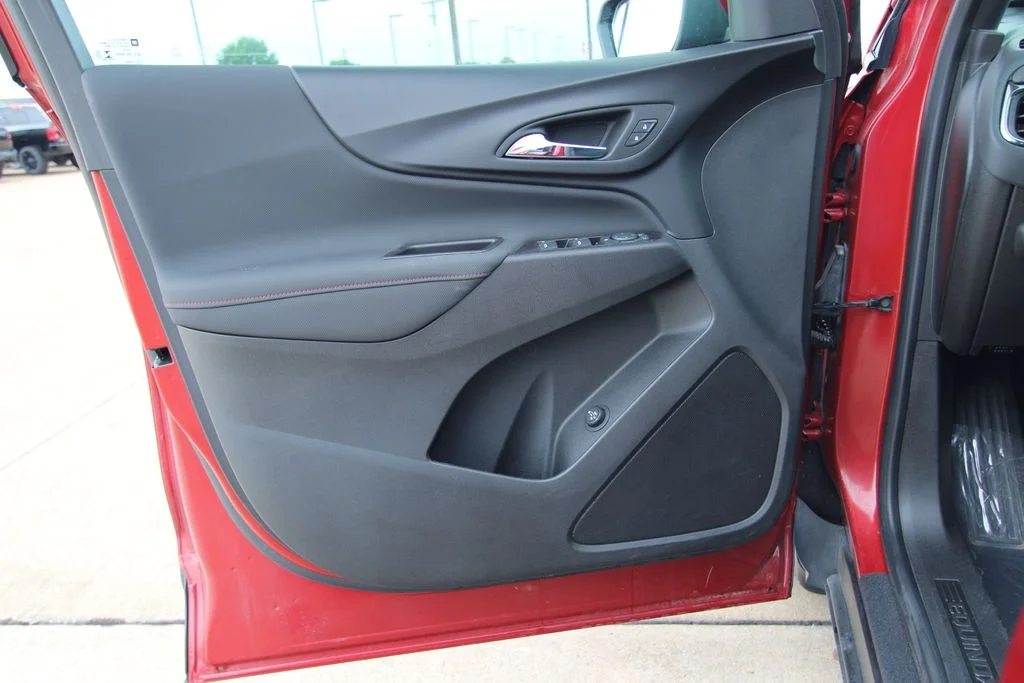 Used 2022  Chevrolet RS image 34